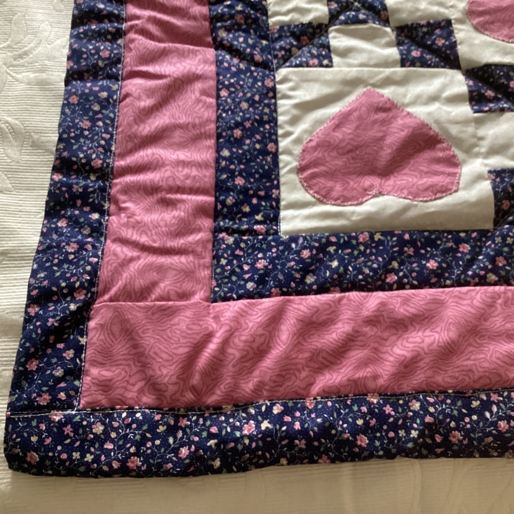 Handmade vintage quilted heart country wall hanging blue / mauve 29 x 29 inches - Picture 9 of 12
